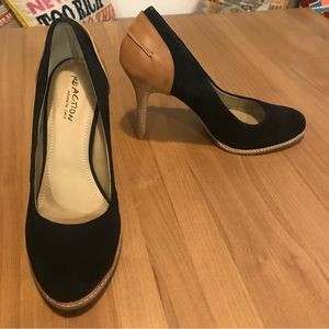 New Kenneth Cole Reaction 7hum Away Suede Heels w/ Leather Detail - Never Worn